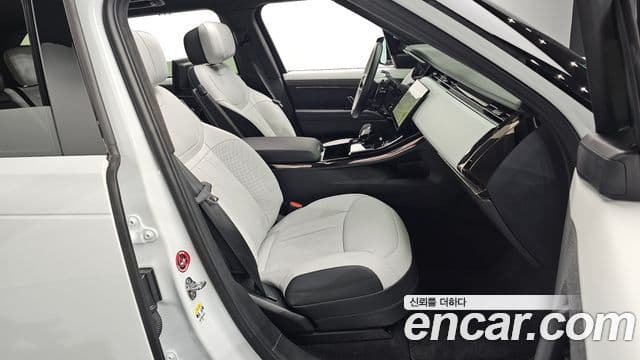 Land Rover Range Rover Sport 2025 — Photo 33/38