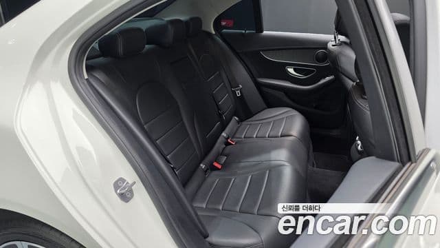 Mercedes-Benz C-Class 2019 — Şəkil 11/20