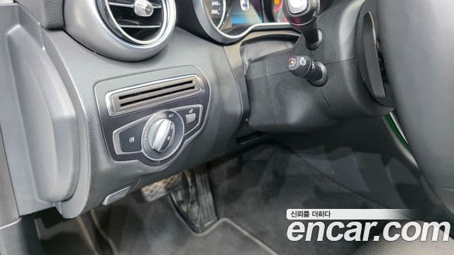 Mercedes-Benz C-Class 2019 — Şəkil 18/20