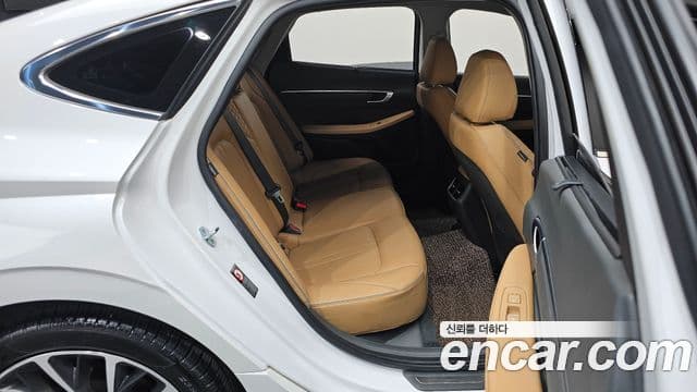 Hyundai Sonata 2022 — ფოტო 11/20