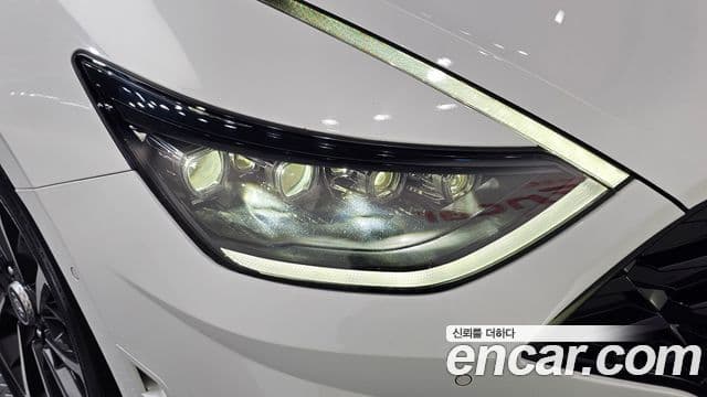 Hyundai Sonata Hybrid 2022 — Photo 25/35