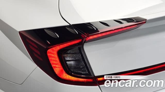 Hyundai Sonata Hybrid 2022 — Photo 16/35