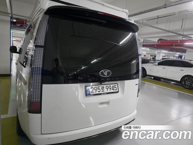 Hyundai Staria 2023 — ფოტო 2/20