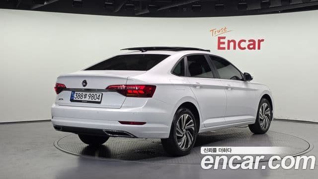 Volkswagen Jetta 2021 — ფოტო 2/20