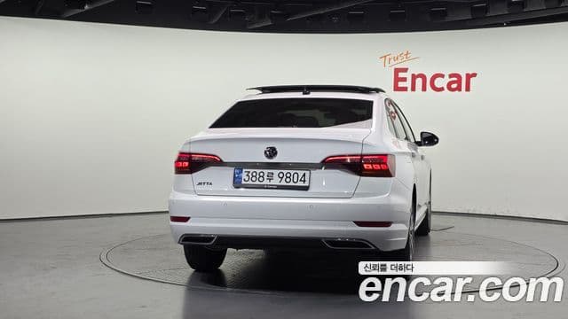 Volkswagen Jetta 2021 — ფოტო 4/20