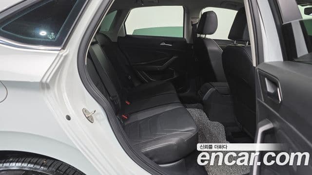 Volkswagen Jetta 2021 — ფოტო 11/20