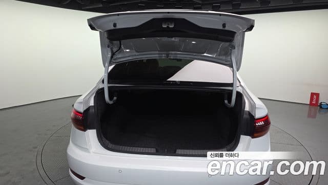 Volkswagen Jetta 2021 — ფოტო 20/20