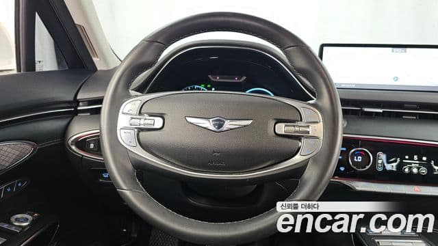Genesis GV70 2022 — ფოტო 13/20