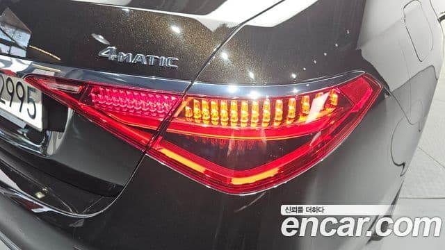 Mercedes-Benz S-Class 2022 — Photo 32/36