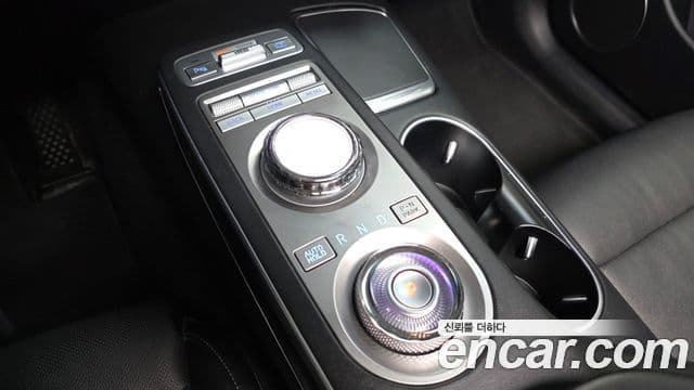 Genesis GV70 2021 — Şəkil 9/20