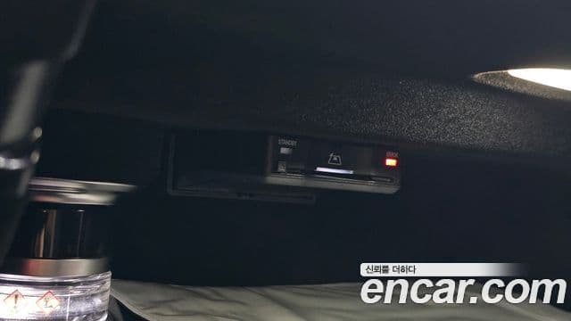 Mercedes-Benz S-Class 2025 — Photo 36/41