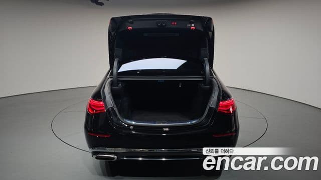Mercedes-Benz S-Class 2025 — Photo 4/41