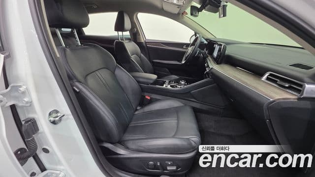 Kia K5 2021 — Şəkil 10/20