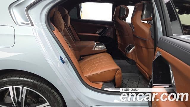 BMW i7 2025 — Photo 17/34