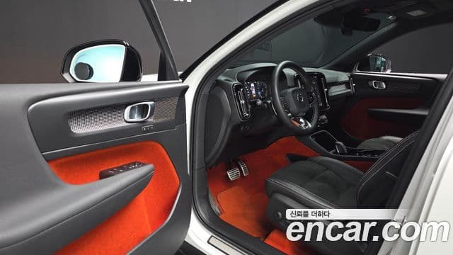 Volvo XC40 2020 — Şəkil 10/20