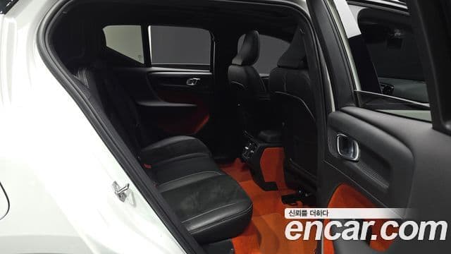 Volvo XC40 2020 — Şəkil 11/20