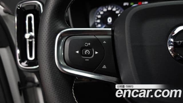 Volvo XC40 2020 — Şəkil 19/20