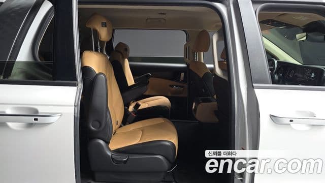 Kia Carnival 2020 — Фото 11/20