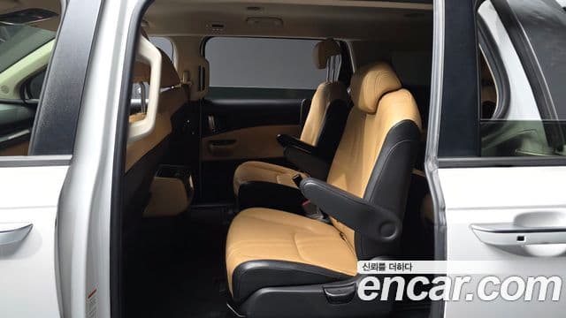 Kia Carnival 2020 — Фото 12/20