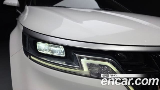 Kia Carnival 2020 — ფოტო 26/31