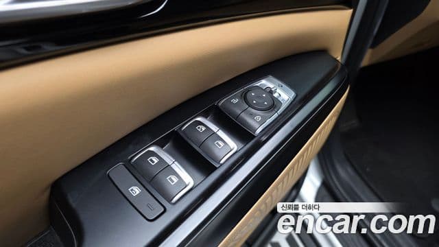 Kia Carnival 2020 — ფოტო 1/31