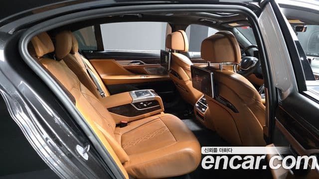 BMW 7 Series 2018 — Şəkil 11/20