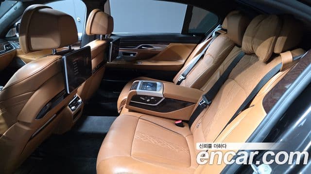 BMW 7 Series 2018 — Şəkil 12/20