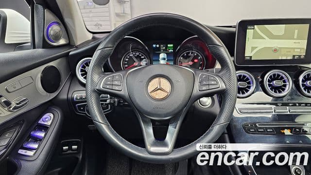 Mercedes-Benz GLC-Class 2018 — ფოტო 13/20