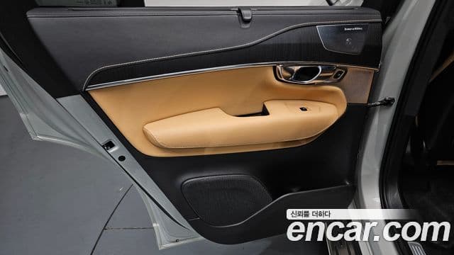 Volvo XC90 2022 — Photo 8/41