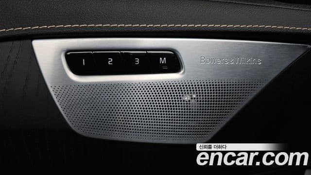 Volvo XC90 2022 — Photo 18/41