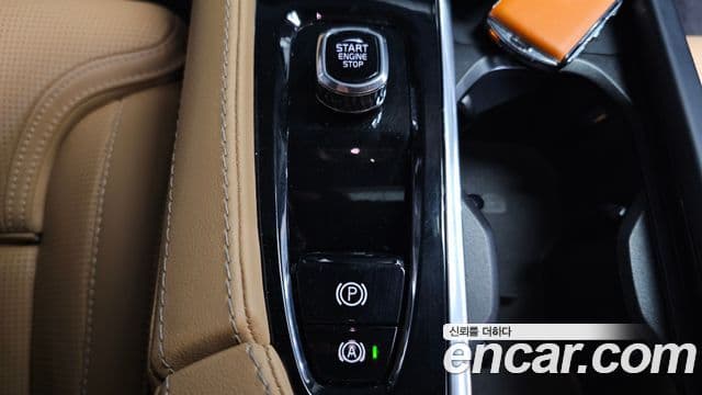 Volvo XC90 2022 — Photo 28/41