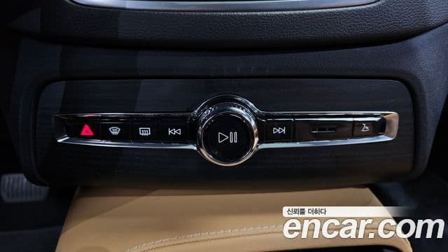 Volvo XC90 2022 — Photo 33/41