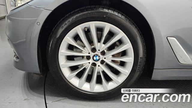 BMW 5 Series 2018 — Şəkil 5/20