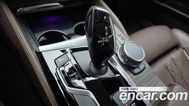 BMW 5 Series 2018 — Şəkil 9/20