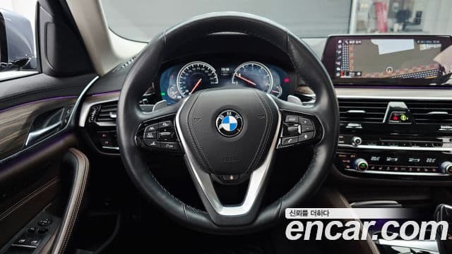 BMW 5 Series 2018 — Şəkil 13/20