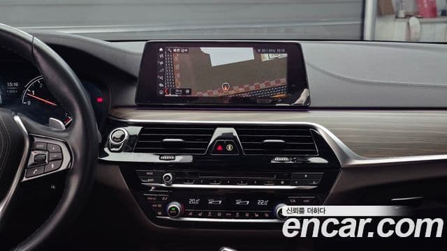 BMW 5 Series 2018 — Şəkil 14/20