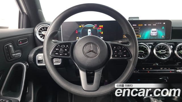 Mercedes-Benz A-Class 2020 — ფოტო 13/20