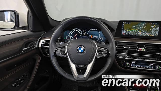 BMW 5 Series 2018 — Фото 13/20