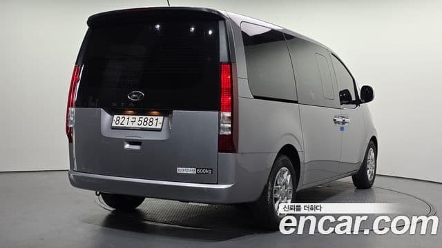Hyundai Staria 2023 — ფოტო 1/20