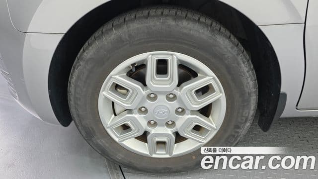 Hyundai Staria 2023 — ფოტო 4/20