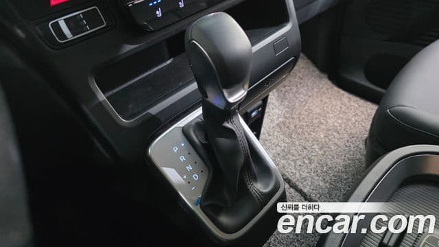 Hyundai Staria 2023 — ფოტო 8/20
