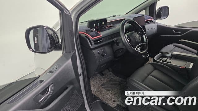 Hyundai Staria 2023 — ფოტო 10/20