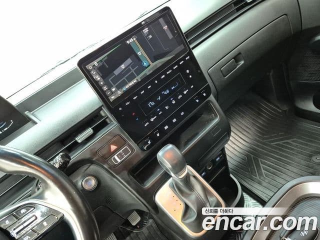 Hyundai Staria 2022 — ფოტო 6/18