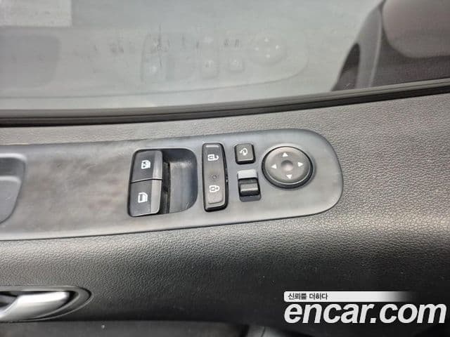 Hyundai Staria 2022 — ფოტო 15/18