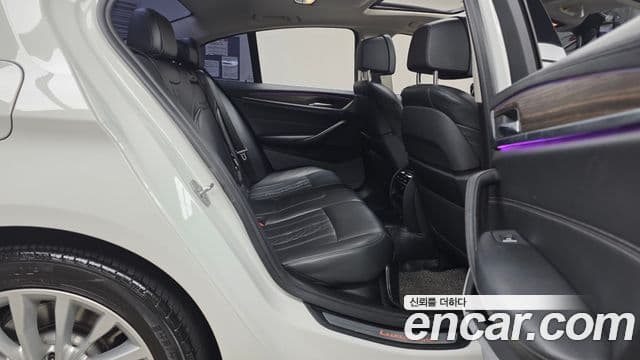BMW 5 Series 2019 — Şəkil 11/20