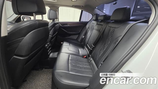 BMW 5 Series 2019 — Şəkil 12/20