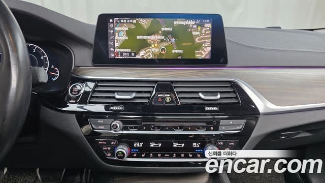 BMW 5 Series 2019 — Şəkil 13/20