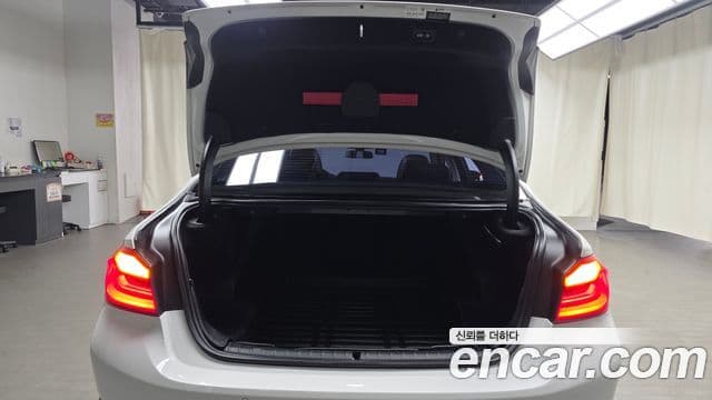 BMW 5 Series 2019 — Şəkil 16/20