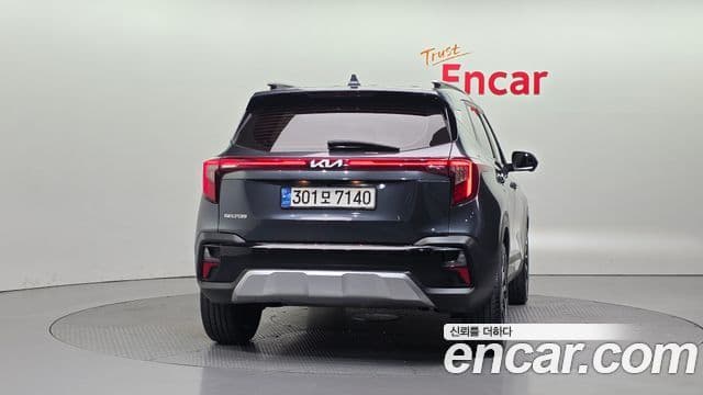Kia Seltos 2022 — ფოტო 4/20
