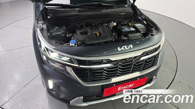 Kia Seltos 2022 — ფოტო 6/20